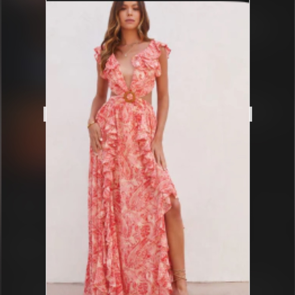 VICI maxi dress. Side cut outs. Paisley print. Belted. Elastic waistband.